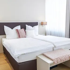 Tante Alma's Koelner Hotel Colónia