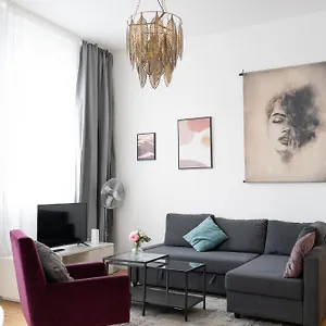 urban-flats-berlin-10178.find-berlin-hotels.com/